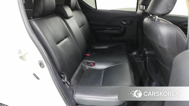 Toyota Prius C 2018 Жемчужный цвет из Кореи, фото 3