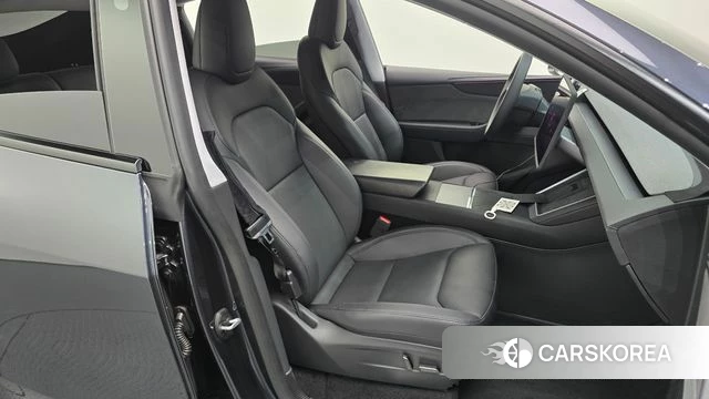 Tesla Model Y 2025 Серый из Кореи, фото 3