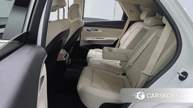 Genesis GV70 2022 Белый из Кореи, фото 3