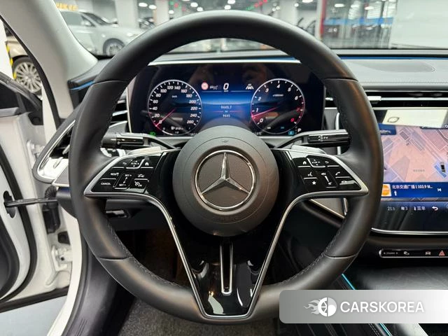 Mercedes-Benz E-Class 2025 Белый из Китая, фото 3