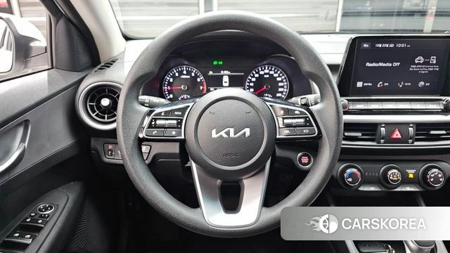 Kia The New K3 2nd generation 2023 Белый из Кореи, фото 3