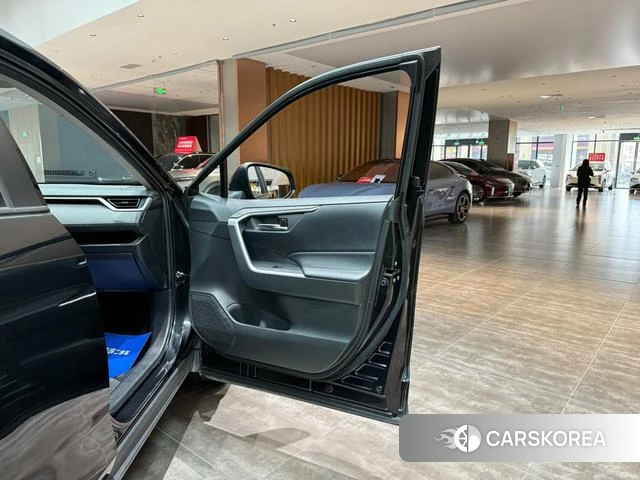 Toyota RAV4 2022 Черный из Китая, фото 3