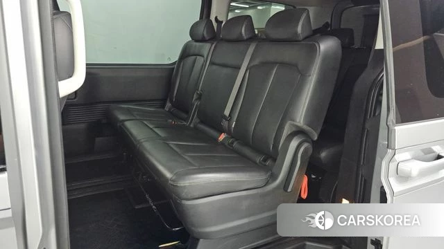 Hyundai Staria 2023 Серебристо-серый из Кореи, фото 3