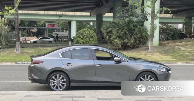 Mazda 3 2021 Серебристо-серый из Китая, фото 3