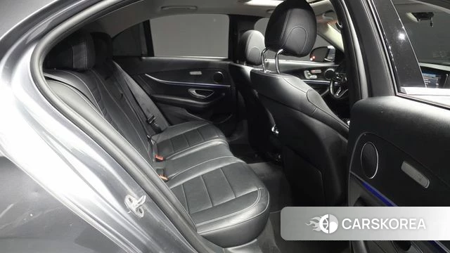 Mercedes-Benz E-Class W213 2018 Серебристо-серый из Кореи, фото 3