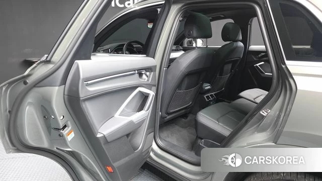 Audi Q3 (F3) 2023 Серый из Кореи, фото 3