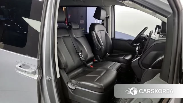 Hyundai Staria 2023 Серебряный из Кореи, фото 3