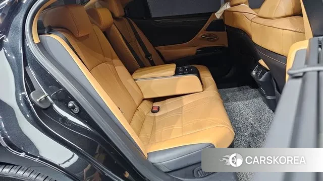 Lexus ES300h 7th generation 2022 Черный из Кореи, фото 3