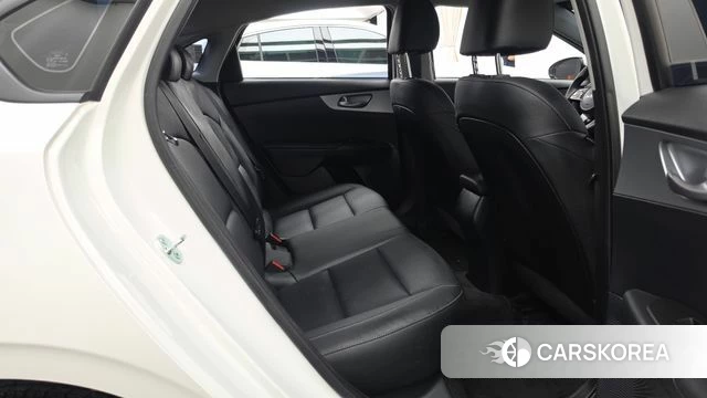 Kia The New K3 2nd generation 2023 Белый из Кореи, фото 3