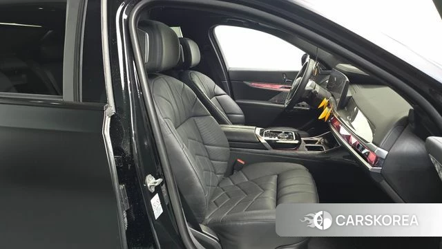 BMW i7 (G70) 2024 Черный из Кореи, фото 3