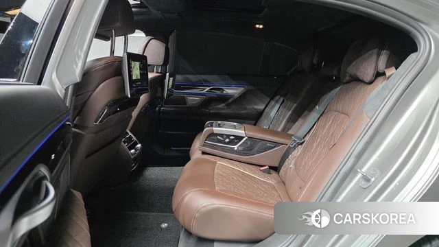 BMW 7 Series (G11) 2022 Серебристо-серый из Кореи, фото 3