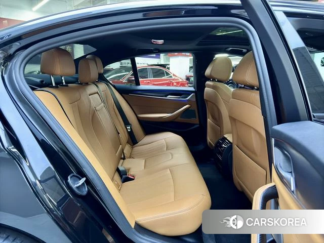 BMW 5 series 2021 Черный из Китая, фото 3