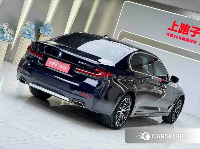 BMW 5 series 2021 Черный из Китая, фото 3