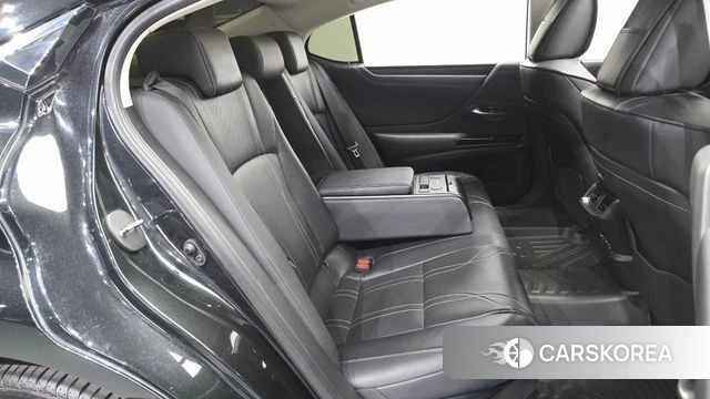 Lexus ES300h 7th generation 2022 Черный из Кореи, фото 3