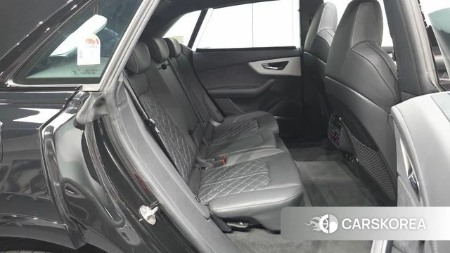 Audi Q8 (4M) 2024 Черный из Кореи, фото 3