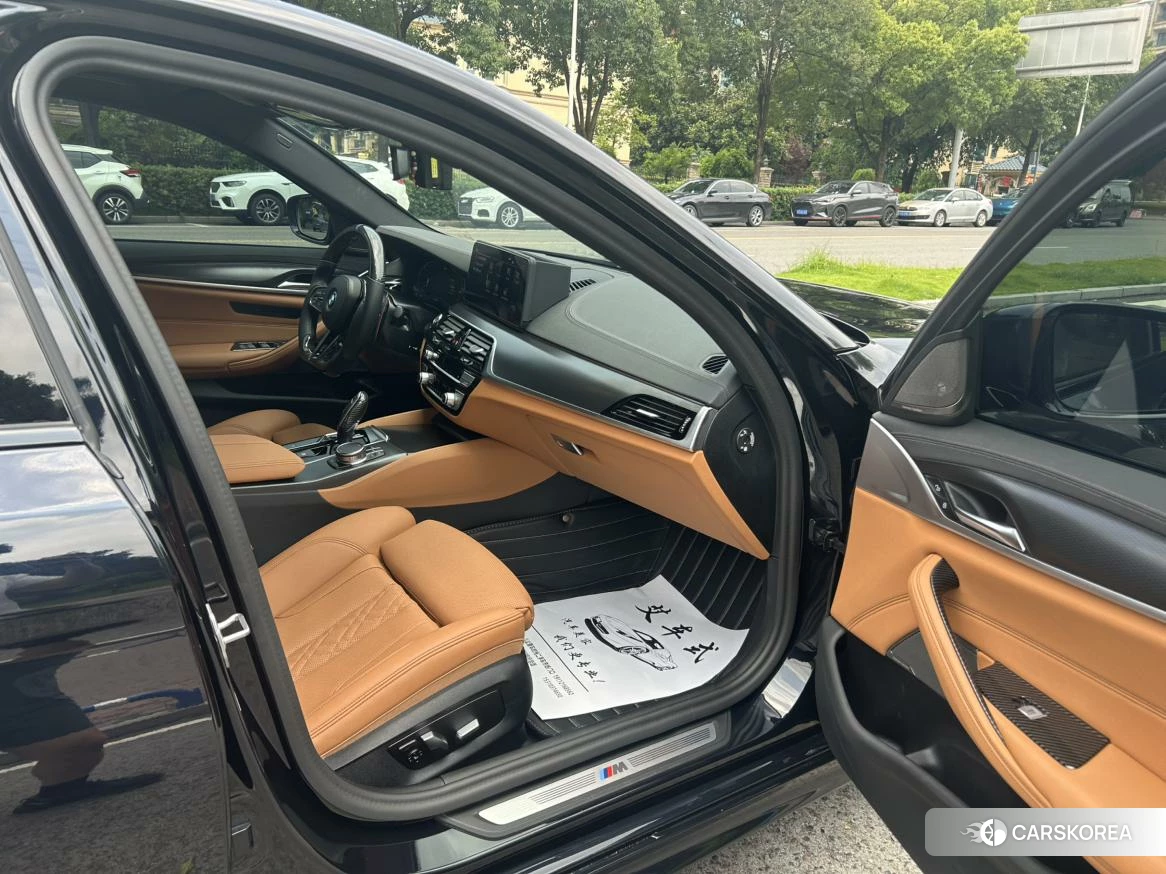 BMW 5 series 2021 Черный из Китая, фото 3