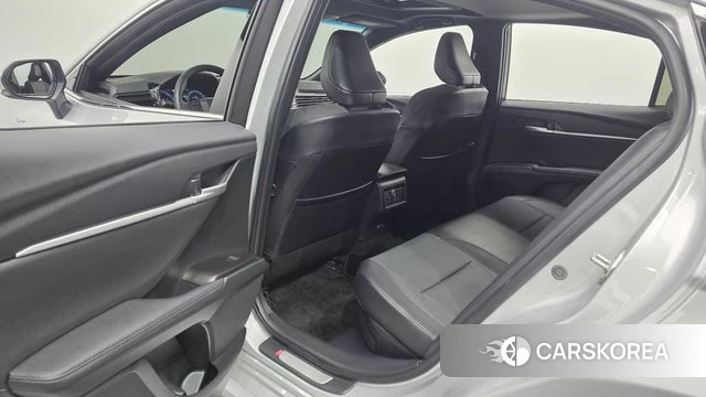 Toyota Camry (XV80) 2024 Серебряный из Кореи, фото 3