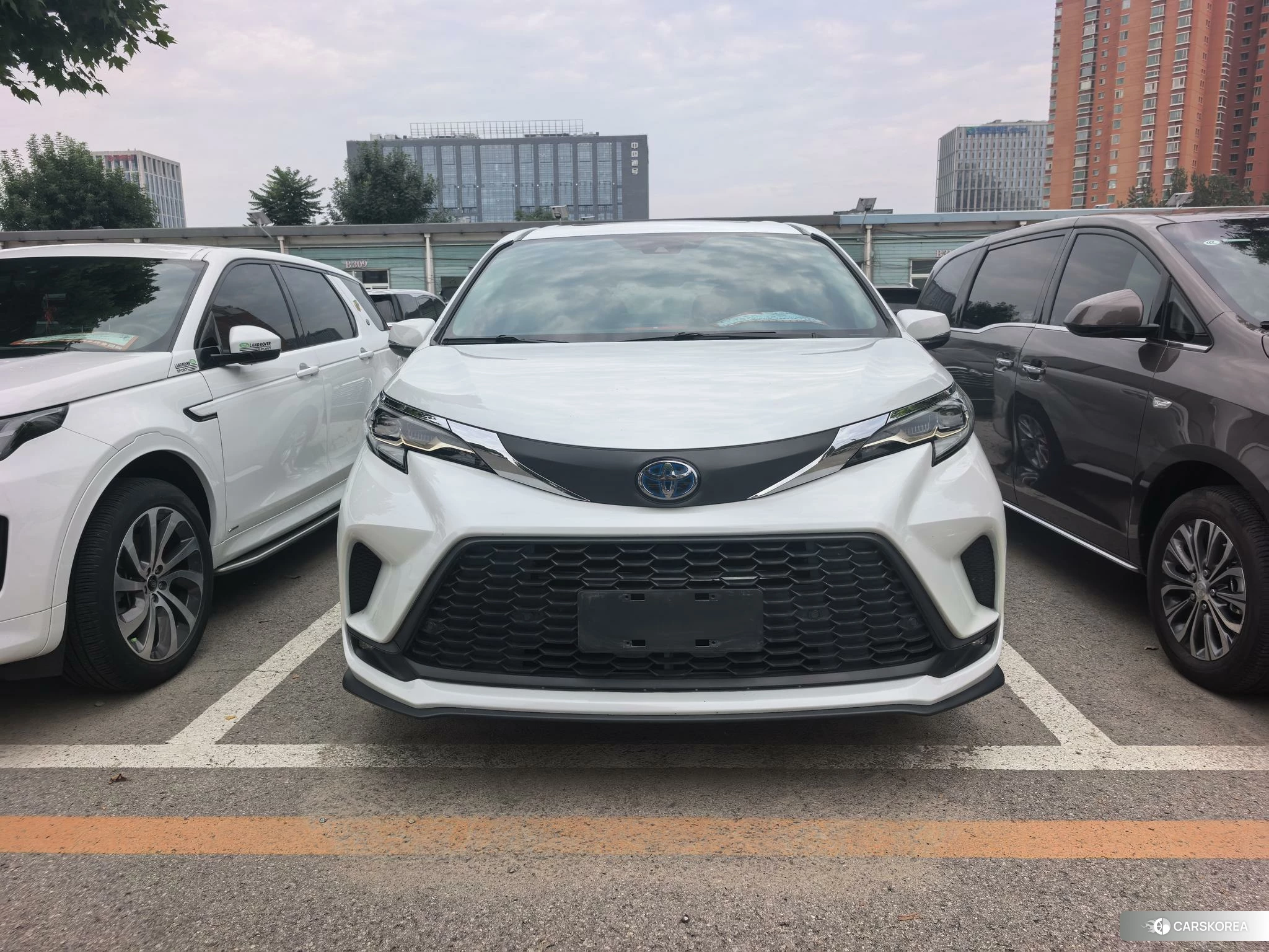 Toyota Granvia 2024 Белый из Китая, фото 3