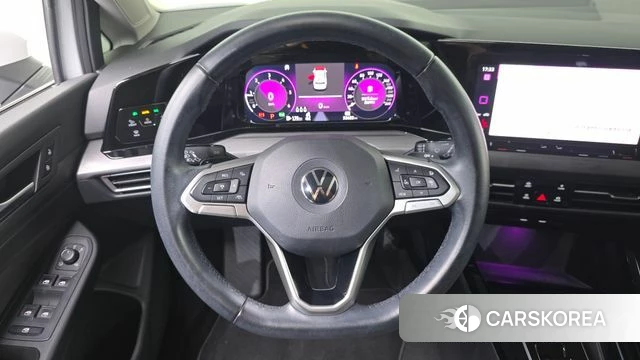 Volkswagen Golf 8th Generation 2023 Белый из Кореи, фото 3