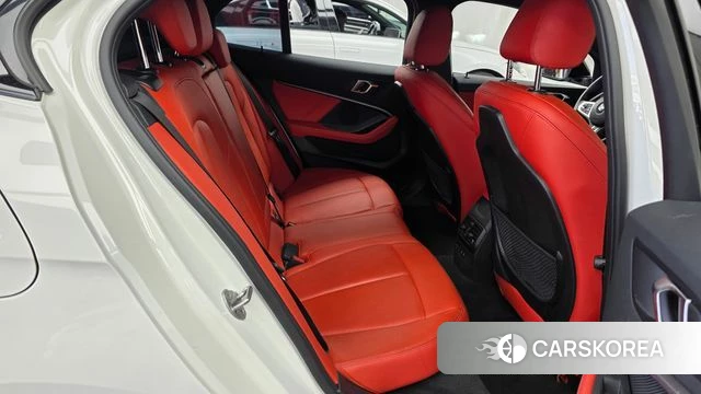 BMW 1 Series (F40) 2021 Белый из Кореи, фото 3