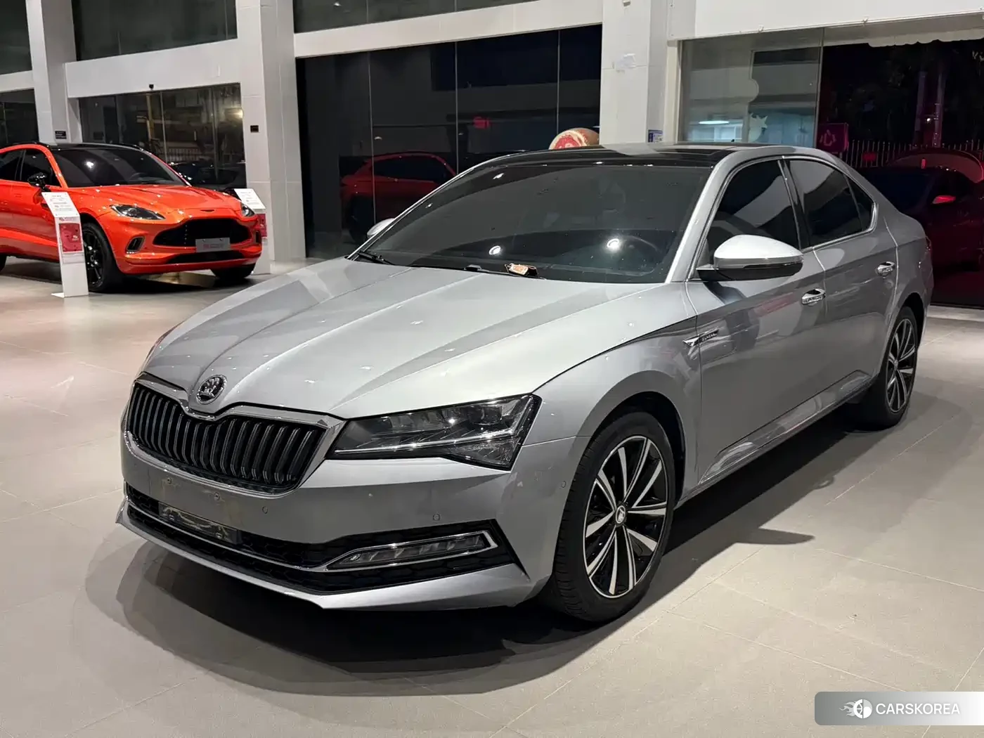 Skoda Superb 2023 Silver/gray из Китая, фото 3