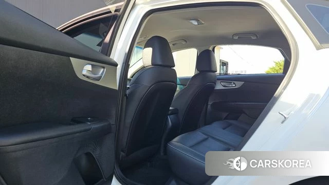Kia The New K3 2nd generation 2023 Белый из Кореи, фото 3
