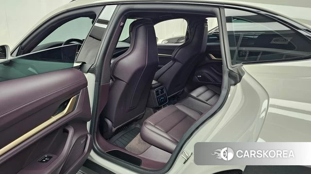 Porsche Taycan 2022 Жемчужный цвет из Кореи, фото 3