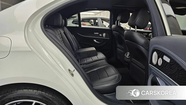 Mercedes-Benz E-Class W213 2023 Белый из Кореи, фото 3