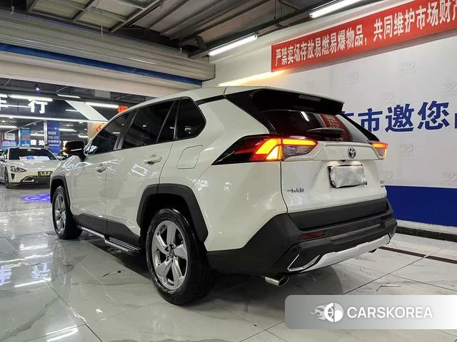 Toyota RAV4 2021 Белый из Китая, фото 3
