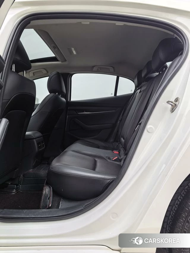 Mazda 3 2021 Белый из Китая, фото 3