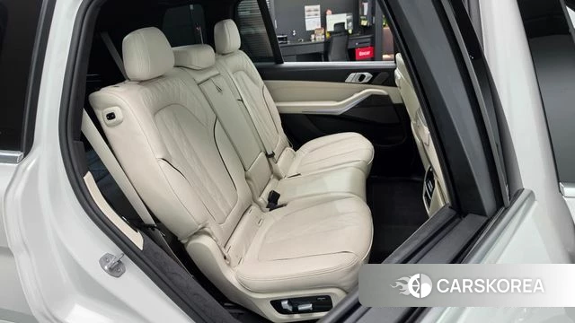 BMW X7 (G07) 2025 Белый из Кореи, фото 3