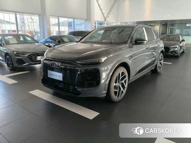 Audi Q6L 2026 Темно-серый из Китая, фото 3