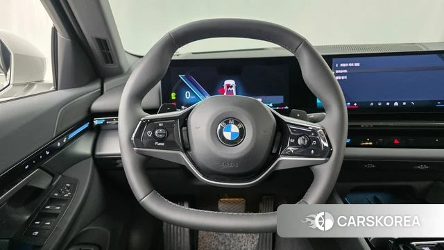 BMW 5 Series (G60) 2023 Белый из Кореи, фото 3