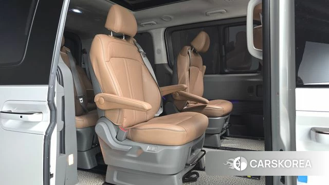 Hyundai Staria 2024 Белый из Кореи, фото 3