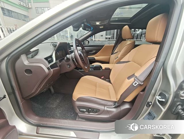 Lexus ES 2021 Серебристо-серый из Китая, фото 3