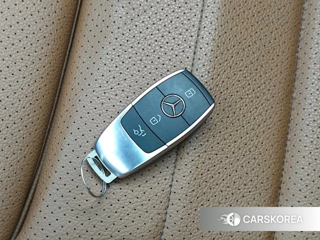 Mercedes-Benz C-class 2022 Серебристо-серый из Китая, фото 3