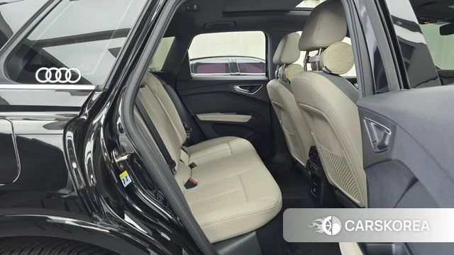 Audi Q4 e-Tron (F4) 2022 Черный из Кореи, фото 3