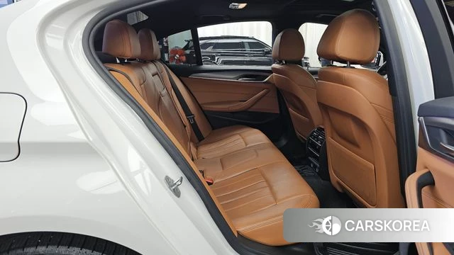 BMW 5 Series (G30) 2018 Белый из Кореи, фото 3