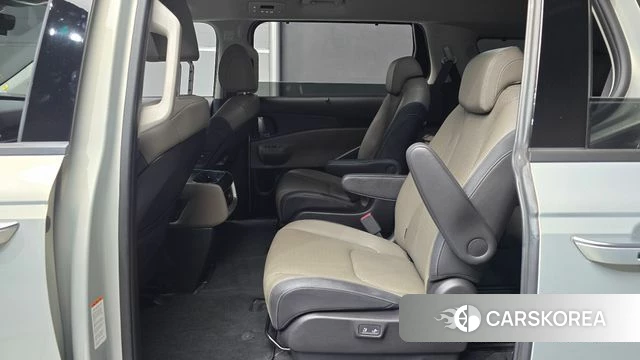 Kia The New Carnival 4th Generation 2025 Серебристо-серый из Кореи, фото 3