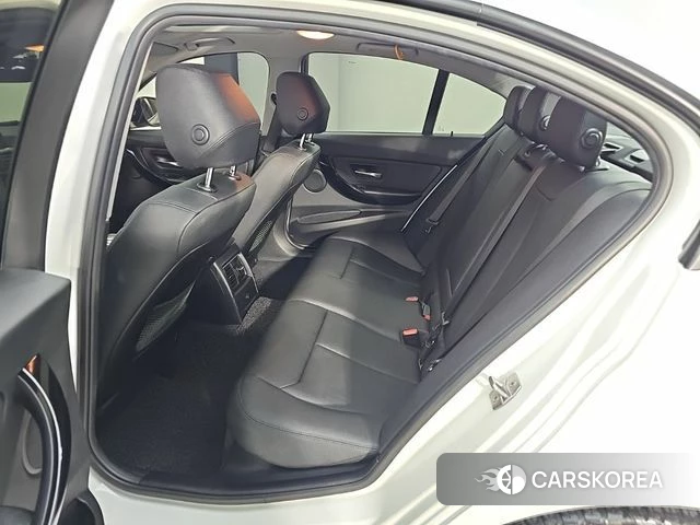 BMW 3 Series (F30) 2018 Белый из Кореи, фото 3