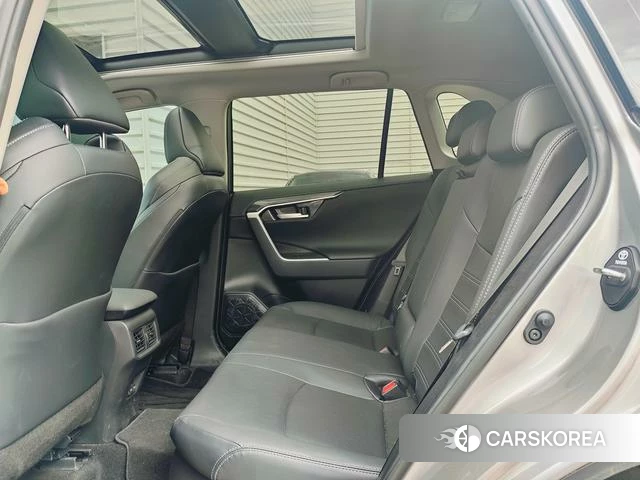 Toyota Wildlander 2023 Серебристо-серый из Китая, фото 3