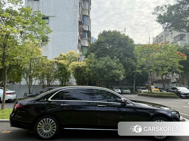 Mercedes-Benz E-Class 2023 Черный из Китая, фото 3