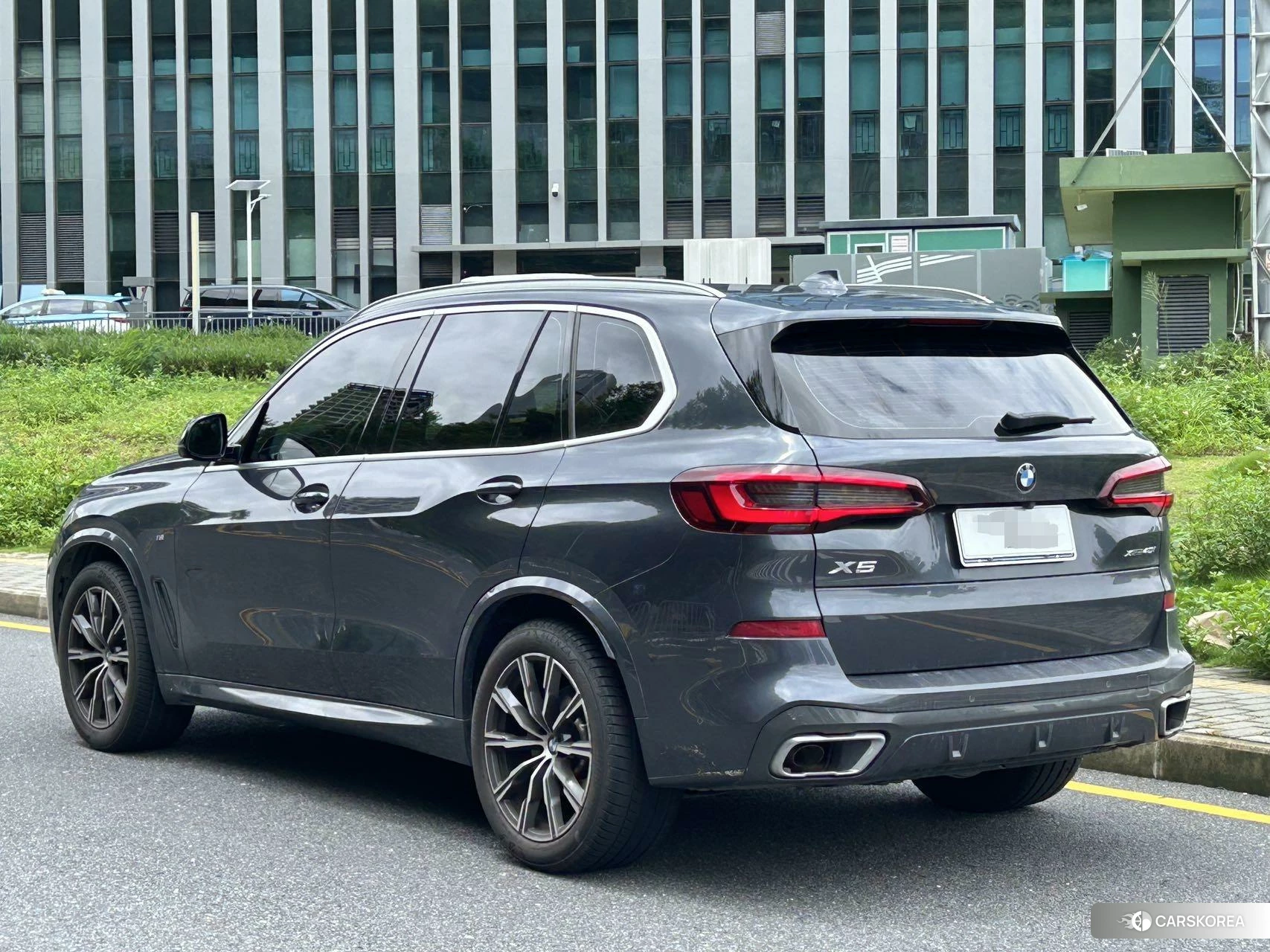 BMW X5 2021 Темно-серый из Китая, фото 3