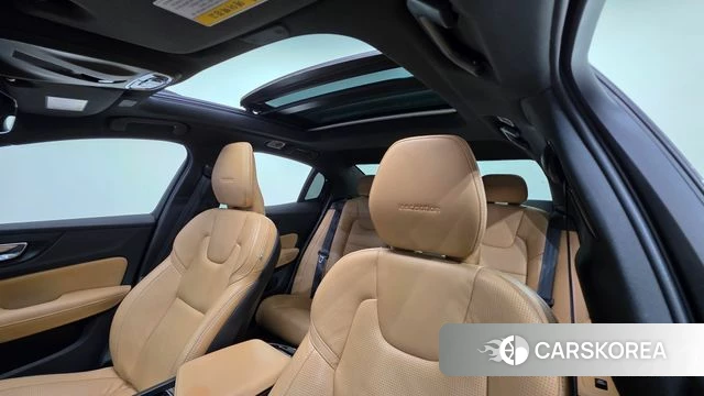 Volvo S60 3rd generation 2019 Белый из Кореи, фото 3