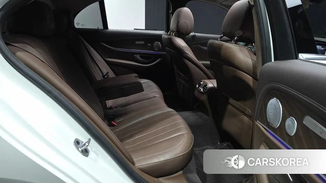 Mercedes-Benz E-Class W213 2018 Белый из Кореи, фото 4
