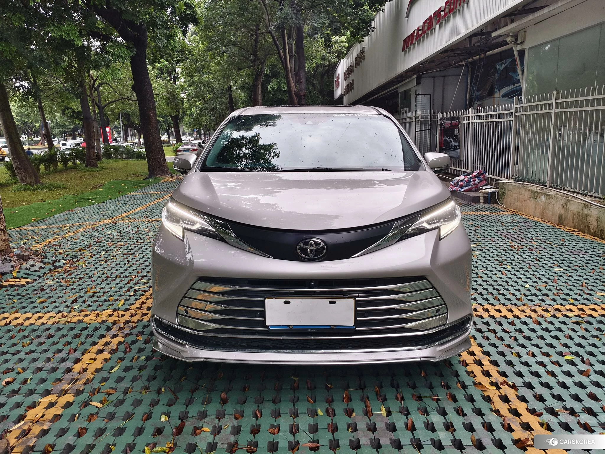 Toyota Sienna 2024 Шампань из Китая, фото 3