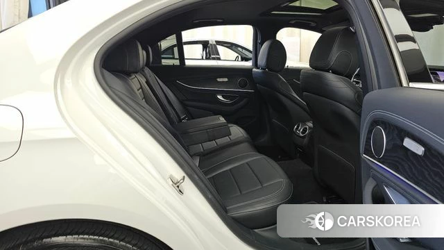 Mercedes-Benz E-Class W213 2021 Белый из Кореи, фото 3