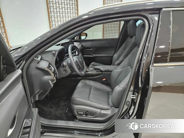 Lexus UX300h 2026 Черный из Кореи, фото 3