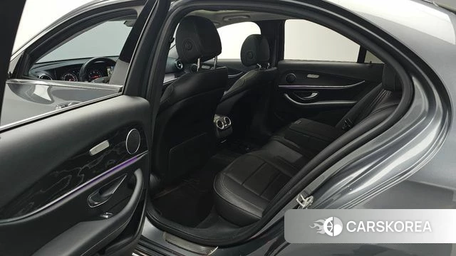 Mercedes-Benz E-Class W213 2018 Серый из Кореи, фото 3