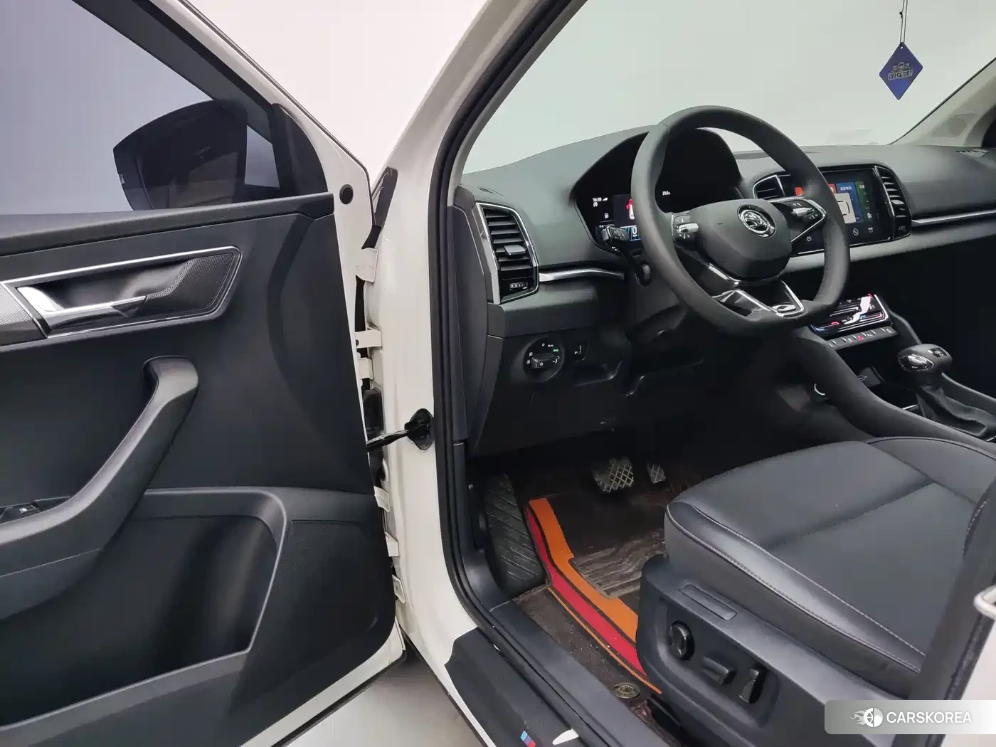 Skoda Karoq 2022 Белый из Китая, фото 3